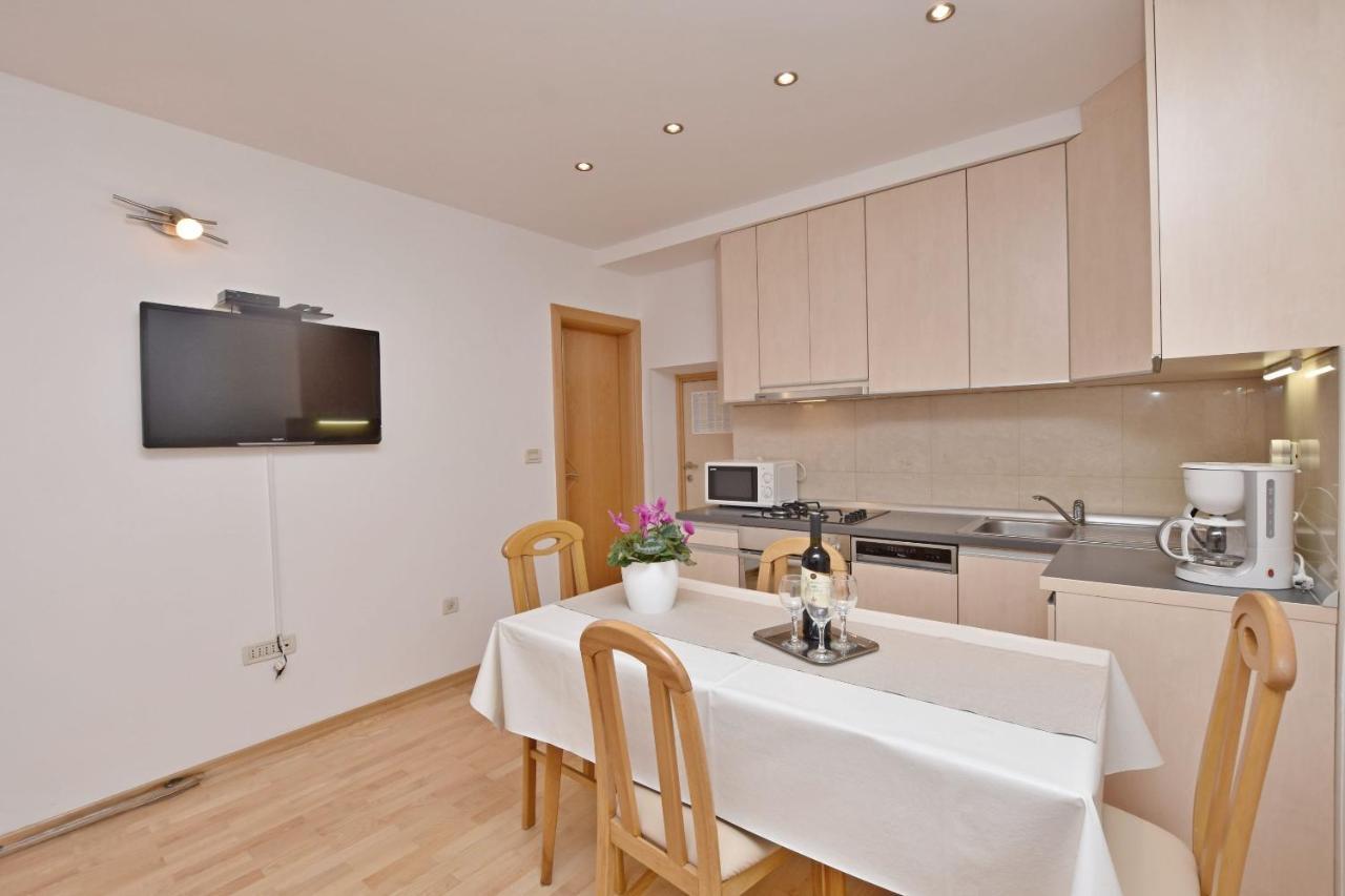 Apartment Mate Omiš Exteriör bild